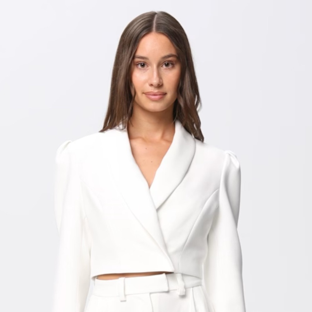 Elegant White Cropped Blazer